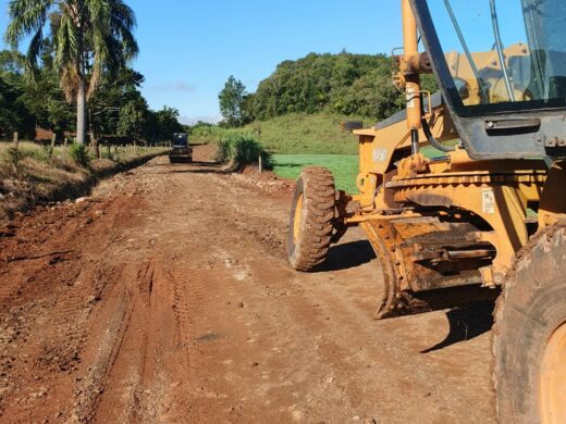 Prefeitura retoma a manutenção e melhorias nas estradas do Interior