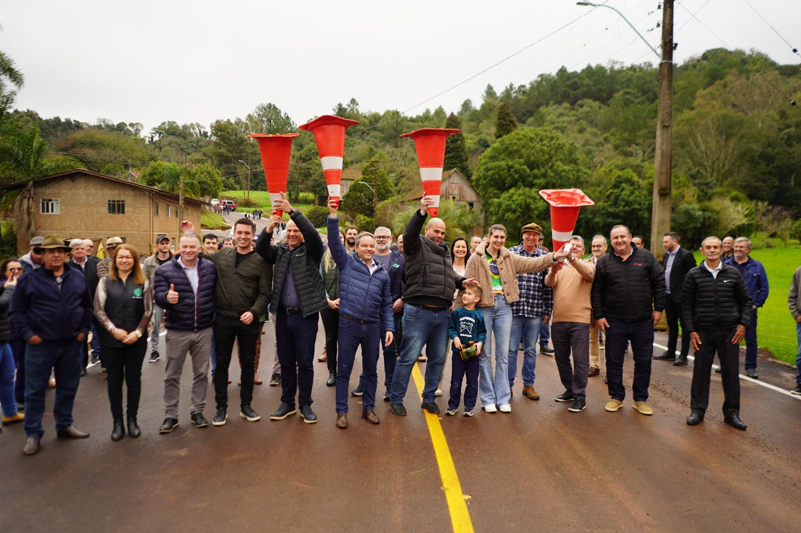 Prefeitura e comunidade celebram maior pacote de investimentos da história do interior de Passo Fundo