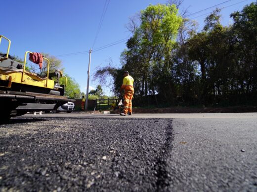Prefeitura inicia pavimentação no Distrito de São Roque