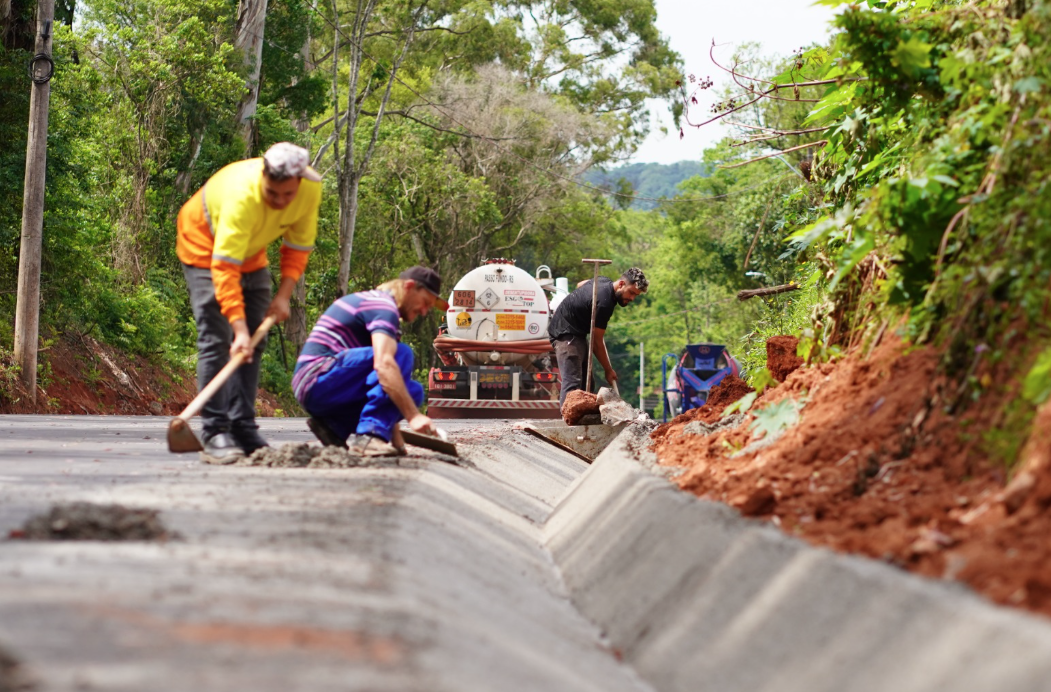 Prefeitura avança com pavimentação no Distrito de São Roque