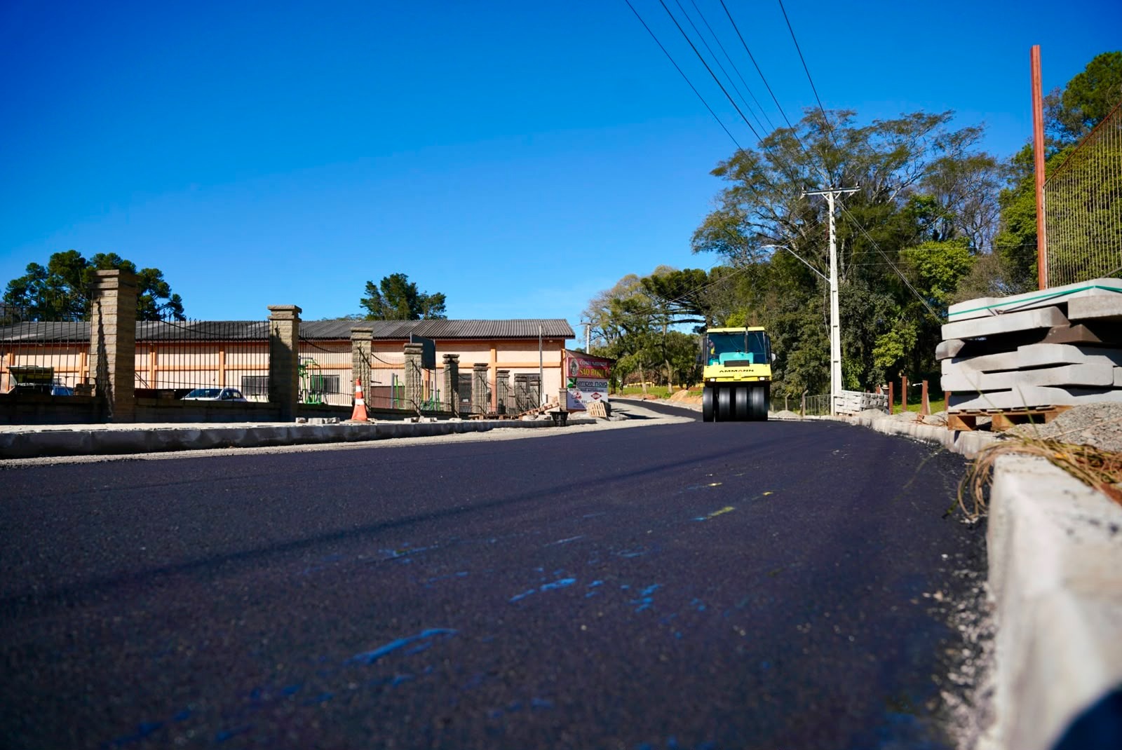 Prefeitura inicia pavimentação do trecho final da estrada do Distrito de São Roque