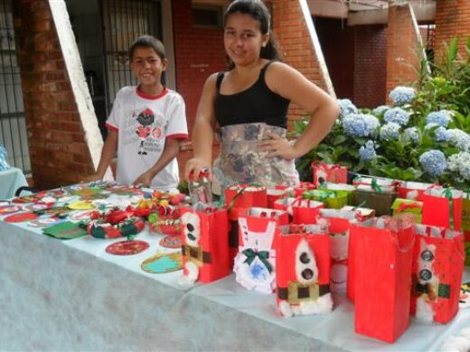 CRAS promove feira de artesanato