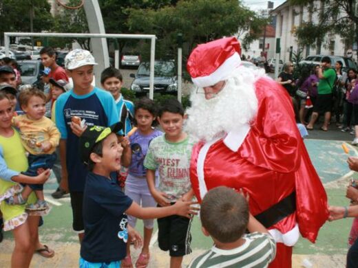 Prefeitura promove festa natalina para crianças dos CRAS