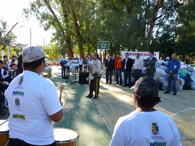 Tarde teve apresentações dos grupos Bombeiro Mirim e Protejo