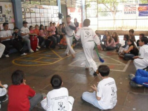 Jovens do CRAS 03 mostram suas atividades na Escola Protásio Alves