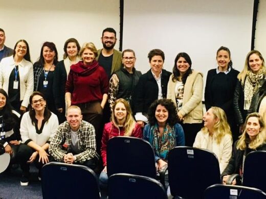 Grupo reunido para tratar de medida socioeducativa