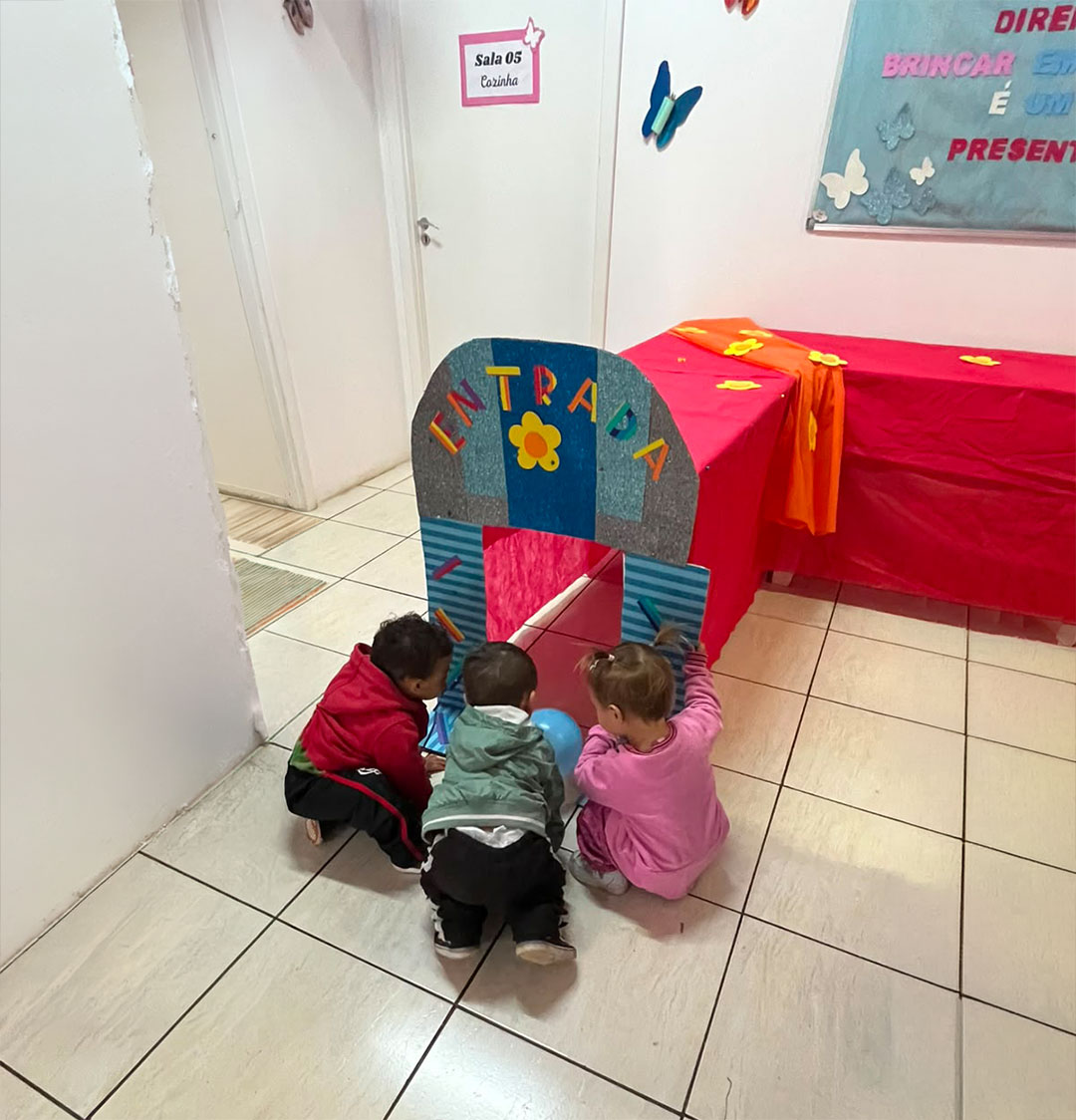 Tarde de Brincadeiras em Família reúne crianças e familiares no CRAS 04