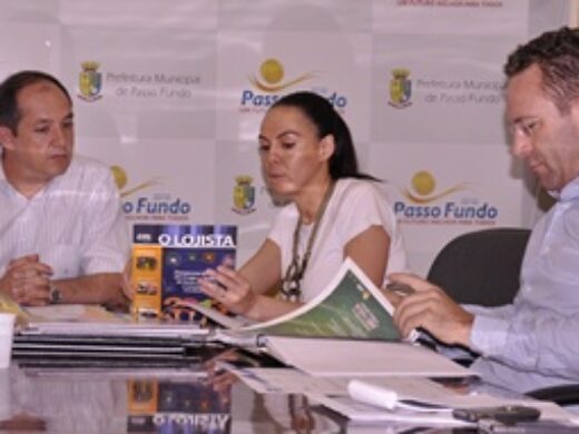 CDL apresenta Liquida Passo 2013 à Prefeitura