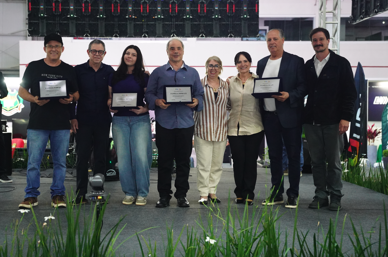 Prefeitura lança segunda edição do Guia Gastronômico e homenageia famílias que construíram a história do setor