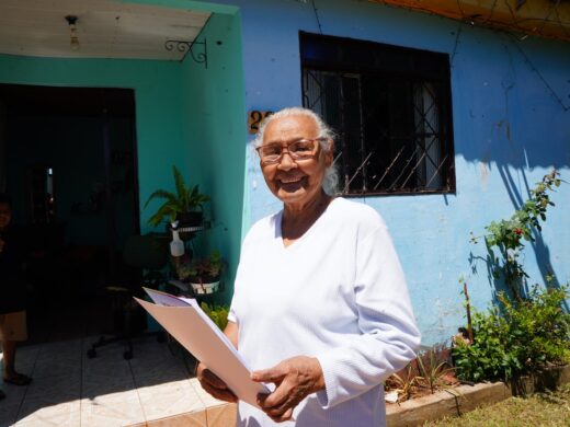 Prefeitura entrega novos títulos de imóveis no bairro Jaboticabal e ultrapassa 750 regularizações