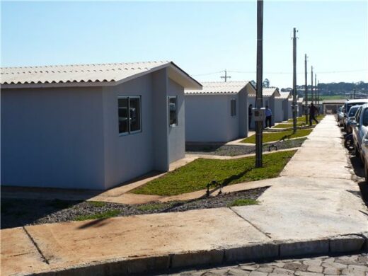 Casas invadidas na Donária são restabelecidas às famílias proprietárias