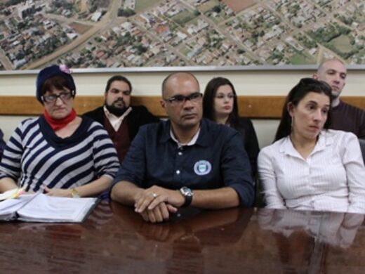 Prefeitura debate projeto de castração móvel com protetores dos animais