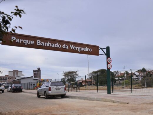 Prefeitura cobra conserto de pórtico do Banhado