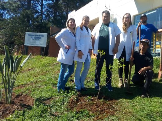 Programa Uma Criança, Uma Árvore faz plantio