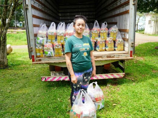 Prefeitura entrega cestas básicas para recicladores