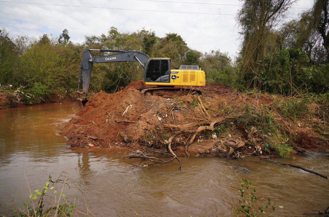 Prefeitura intensifica ações preventivas de limpeza e desassoreamento nessa semana
