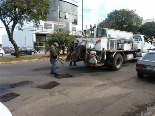 Com tempo bom Prefeitura retoma melhorias no asfalto