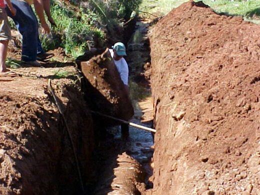 Secretaria de Obras instala nova canalização e repara calçamentos