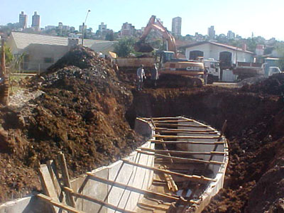 A obra visa sanar problemas de alagamentos na baixada da Vila Luiza