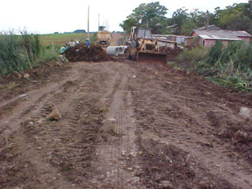 Obras da prefeitura garantem acesso à rua Caramuru