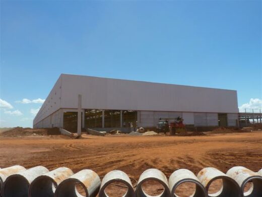 Manitowoc e Ambev com obras em ritmo acelerado
