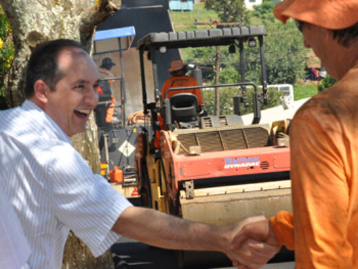 Prefeito quer apressar obras que beneficiarão 13 bairros da cidade