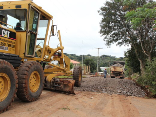 Prefeitura começa asfaltamento de mais nove quadras no Loteamento Santa Rita