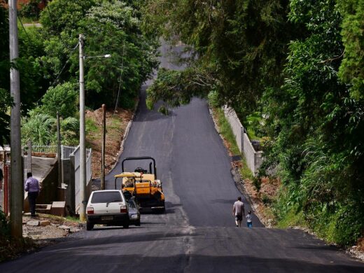 Obras de pavimentação no bairro Tupinambá