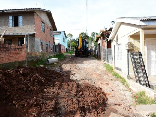Canalização e asfalto no bairro Valinhos