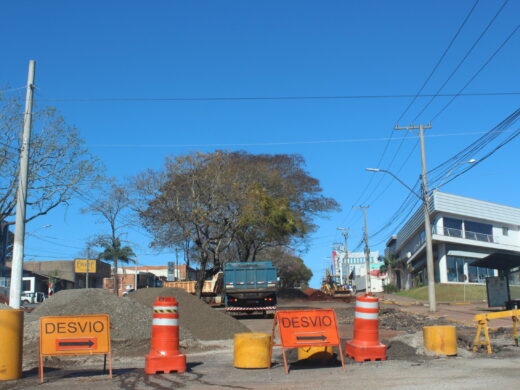 Obras da avenida Brasil seguem com drenagem