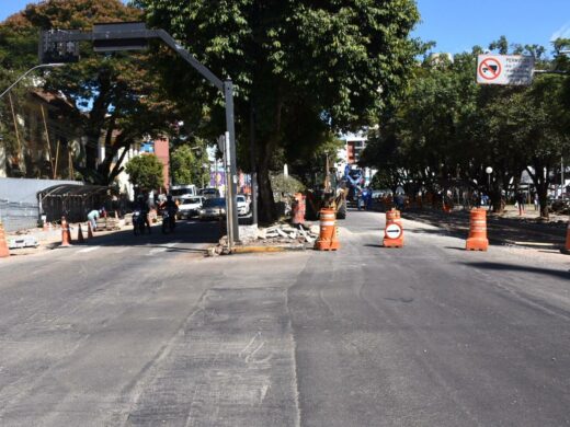 Obras da Avenida Brasil são retomadas
