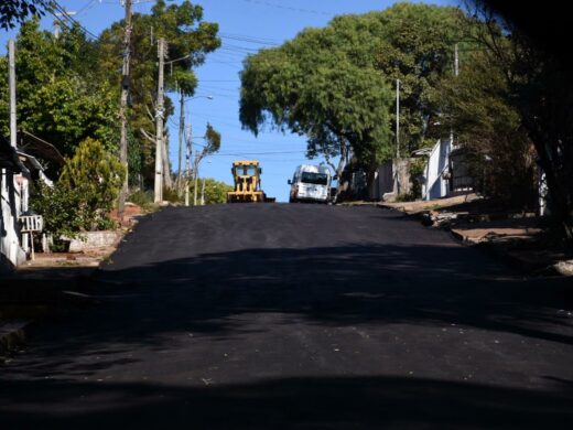 Obras de asfalto no Bairro Petrópolis
