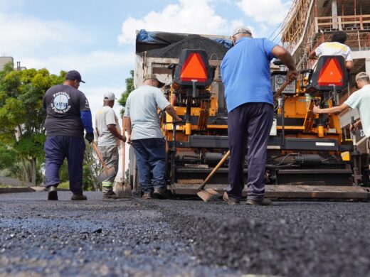 Obras de asfalto na Avenida Rui Barbosa
