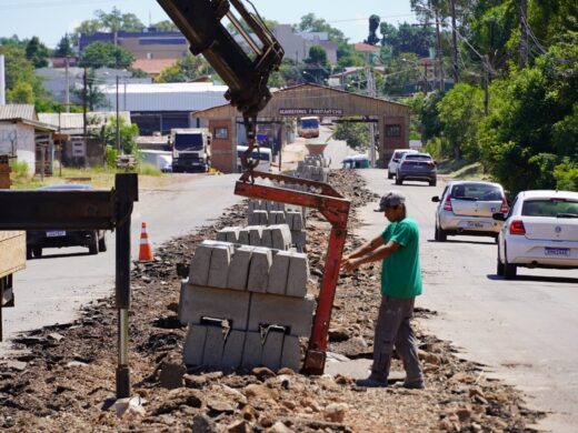 <strong>Prefeitura conclui canalização da Avenida Araucária, na Roselândia</strong>