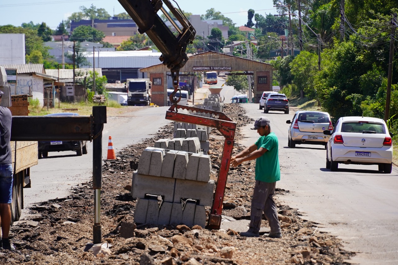 <strong>Prefeitura conclui canalização da Avenida Araucária, na Roselândia</strong>