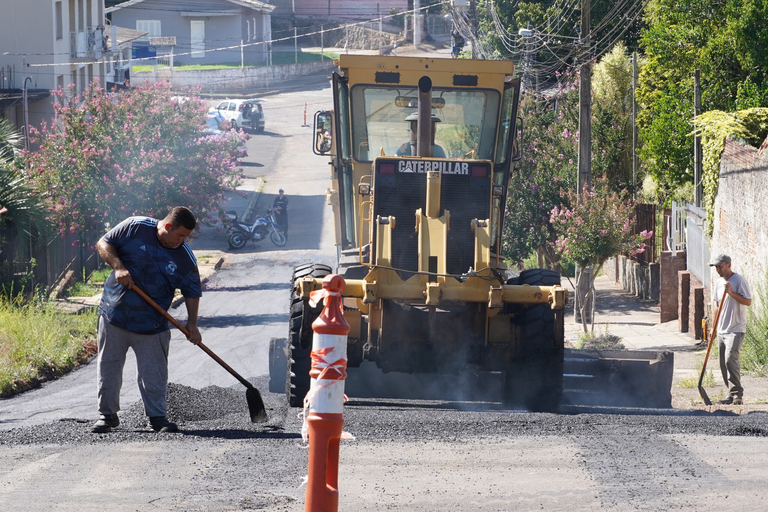 <strong>Prefeitura realiza obras de asfalto no Bairro Petrópolis</strong>