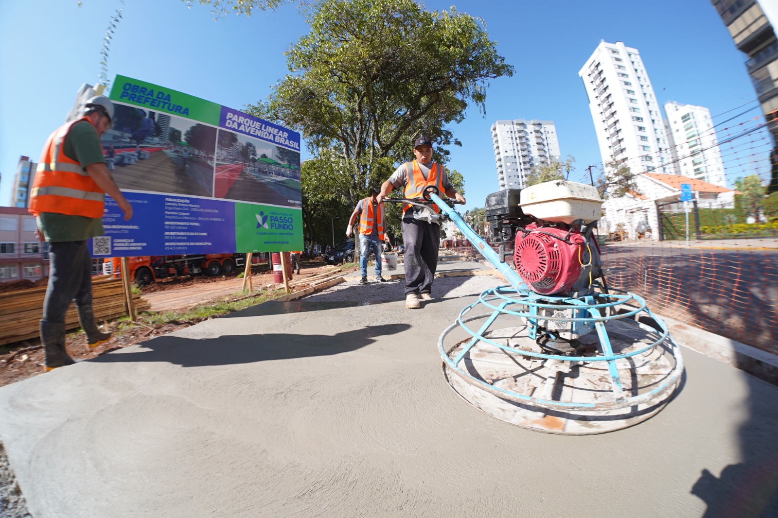 Prefeitura segue com intervenções nos canteiros da Avenida Brasil