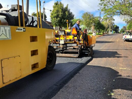 Minha Rua com Asfalto finaliza obra no interior e prossegue na Vila Mattos