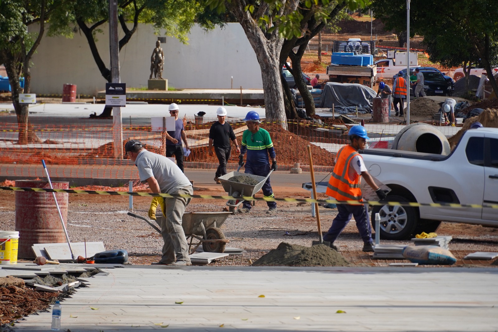 Prefeitura dá sequência a inúmeras obras de infraestrutura no centro, nos bairros e no interior