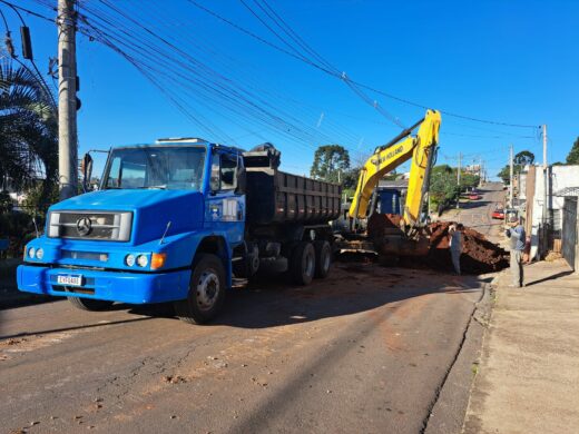 Prefeitura inicia obra de canalização no Bairro Victor Issler