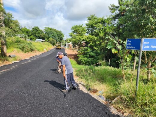 Prefeitura executa obras de pavimentação nos bairros Petrópolis, Jerônimo Coelho e Loteamento Menino Deus