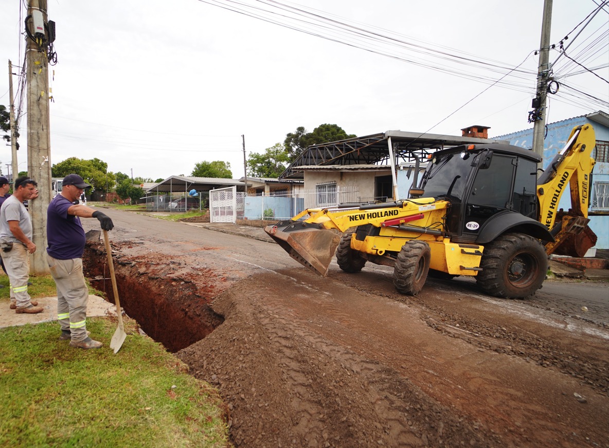 Prefeitura inicia semana com frentes de obras, limpeza e serviços no interior e bairros