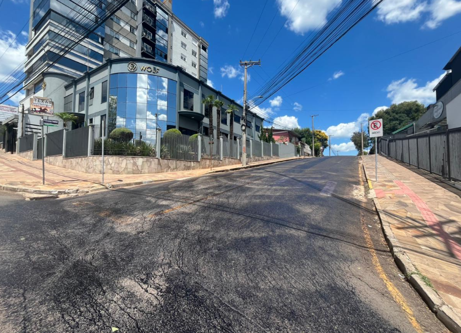 Prefeitura inicia revitalização do asfalto na rua Princesa Isabel