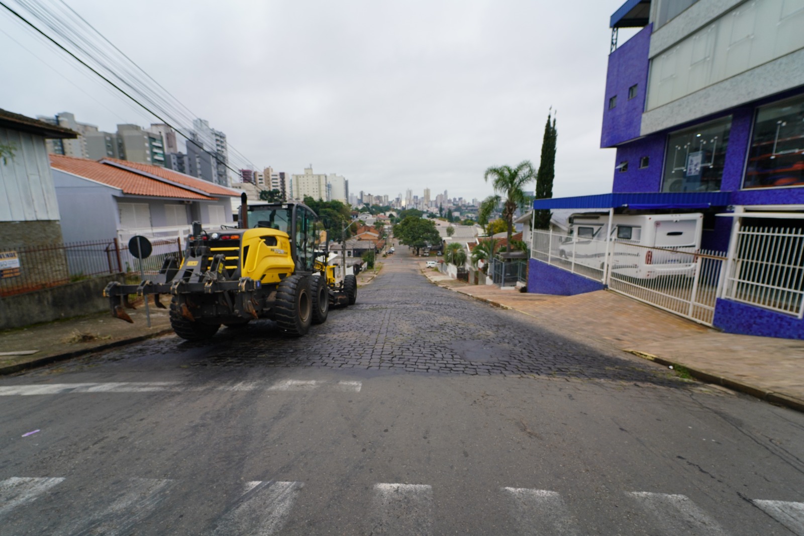 Prefeitura inicia asfaltamento da Rua Independência pelo programa “Minha Rua com Asfalto”
