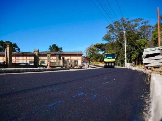 Prefeitura inicia pavimentação do trecho final da estrada do Distrito de São Roque