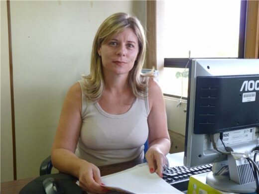 Elenice assume com a saída de Cecconello