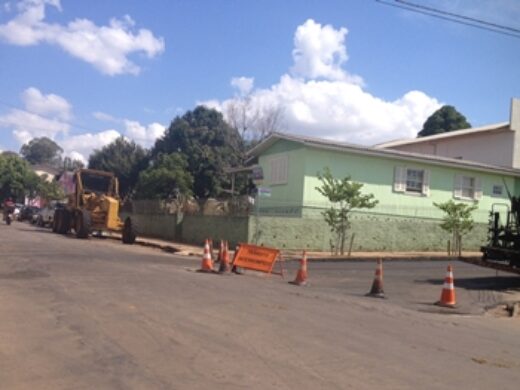 Obras de pavimentação seguem na Rua Parobé