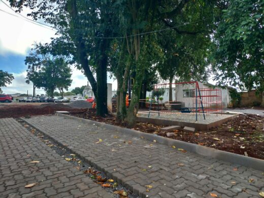 Praça do Cemitério Vera Cruz está sendo recuperada