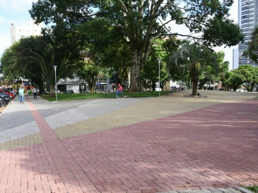 Praça Antonino Xavier: melhorias nas calçadas