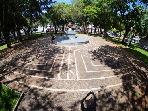 <strong>Prefeitura finaliza piso da Praça da Cuia e anuncia novas intervenções no local</strong>
